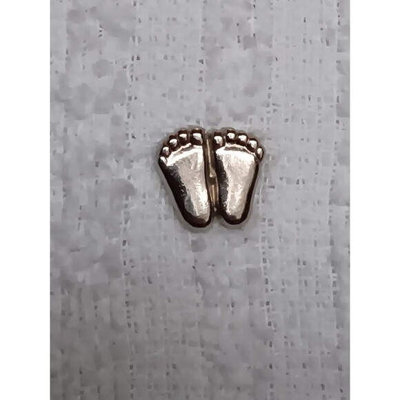 Precious Feet Silver Tone Signed V Evers 1979 Pro Life Hat Lapel Pin Tie Tack - Picture 2 of 9